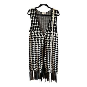 Long vest w/fringe bottom -black and white houndstooth design, Size Medium BOHO